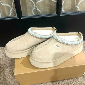 Women’s UGG TAZZ-SAND BRAND NEW